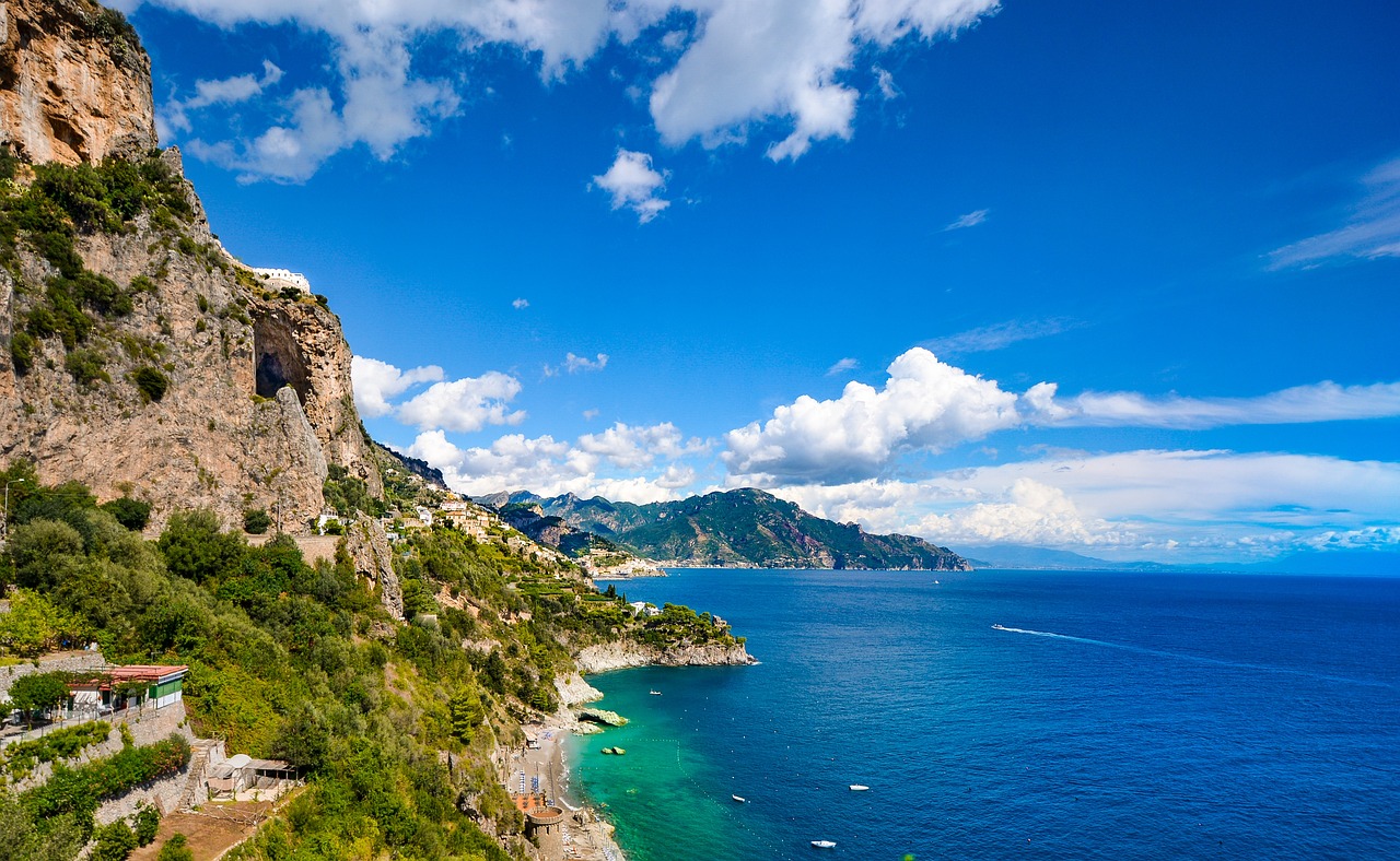 easyJet Expands UK Routes with Exclusive Flights to Amalfi Coast and Relaunches Newcastle-Amsterdam