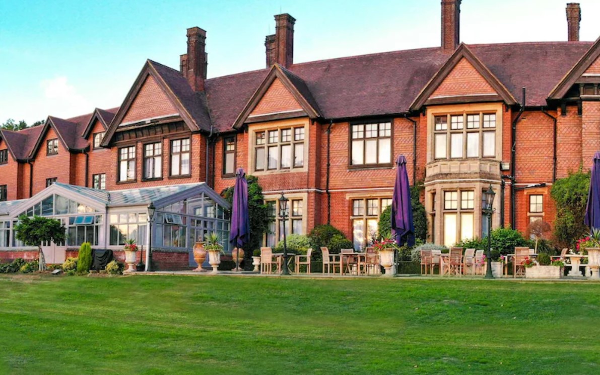 Radisson Opens Stanhill Court Hotel in Surrey’s Scenic Countryside
