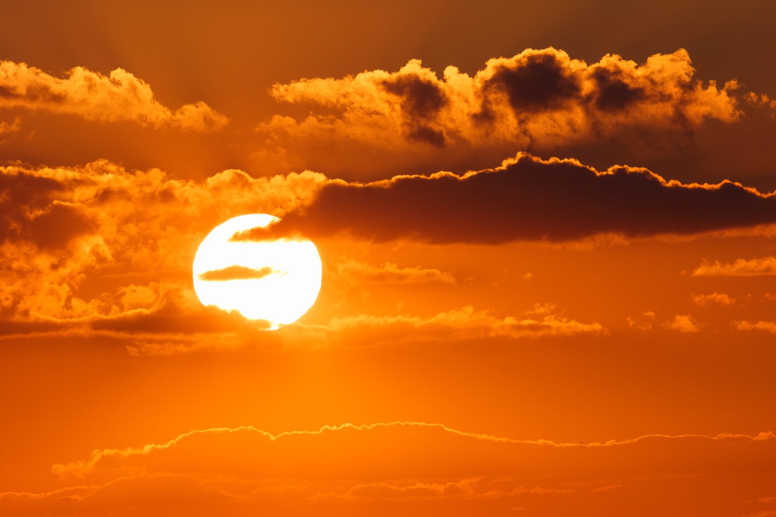 Nero Heatwave – Travelers Visiting Italy Warned To Remain Inside