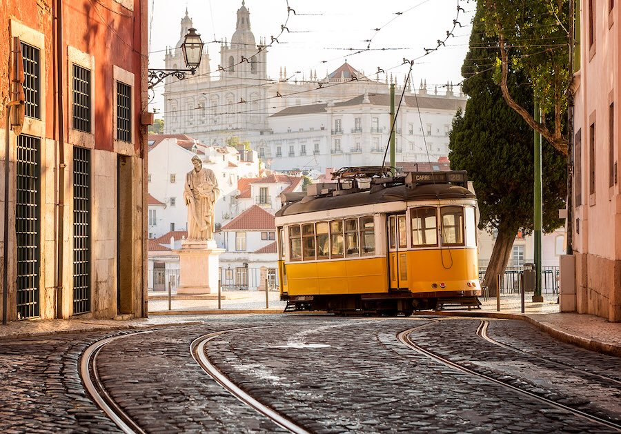 easyJet Adds Three New Summer Routes to Italy & Portugal