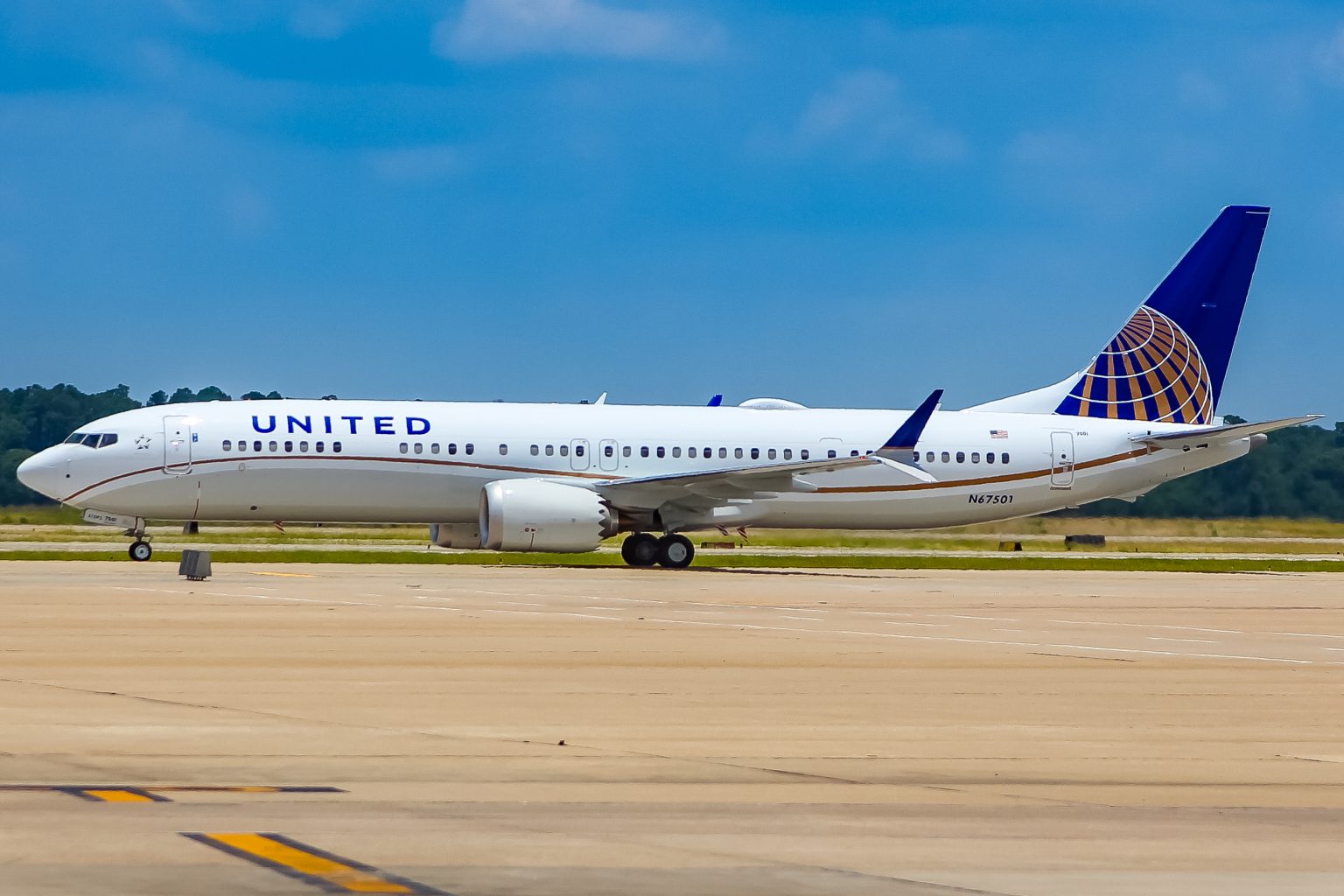 Tire Damage Incurred During Landing of United Airlines Boeing 737 MAX 9 in Seattle
