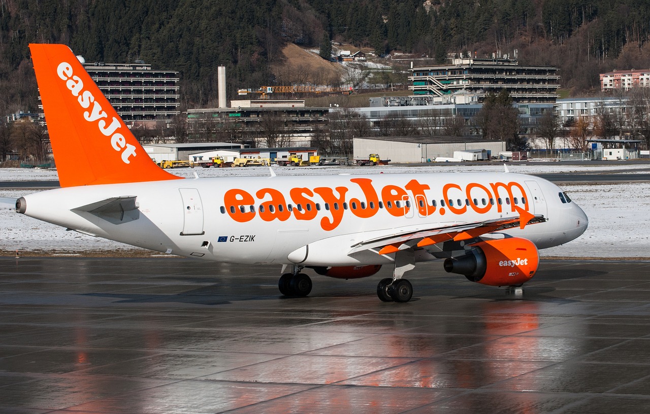 easyJet Digitizes Onboard Aircraft Technical Logs to Cut Paper Use