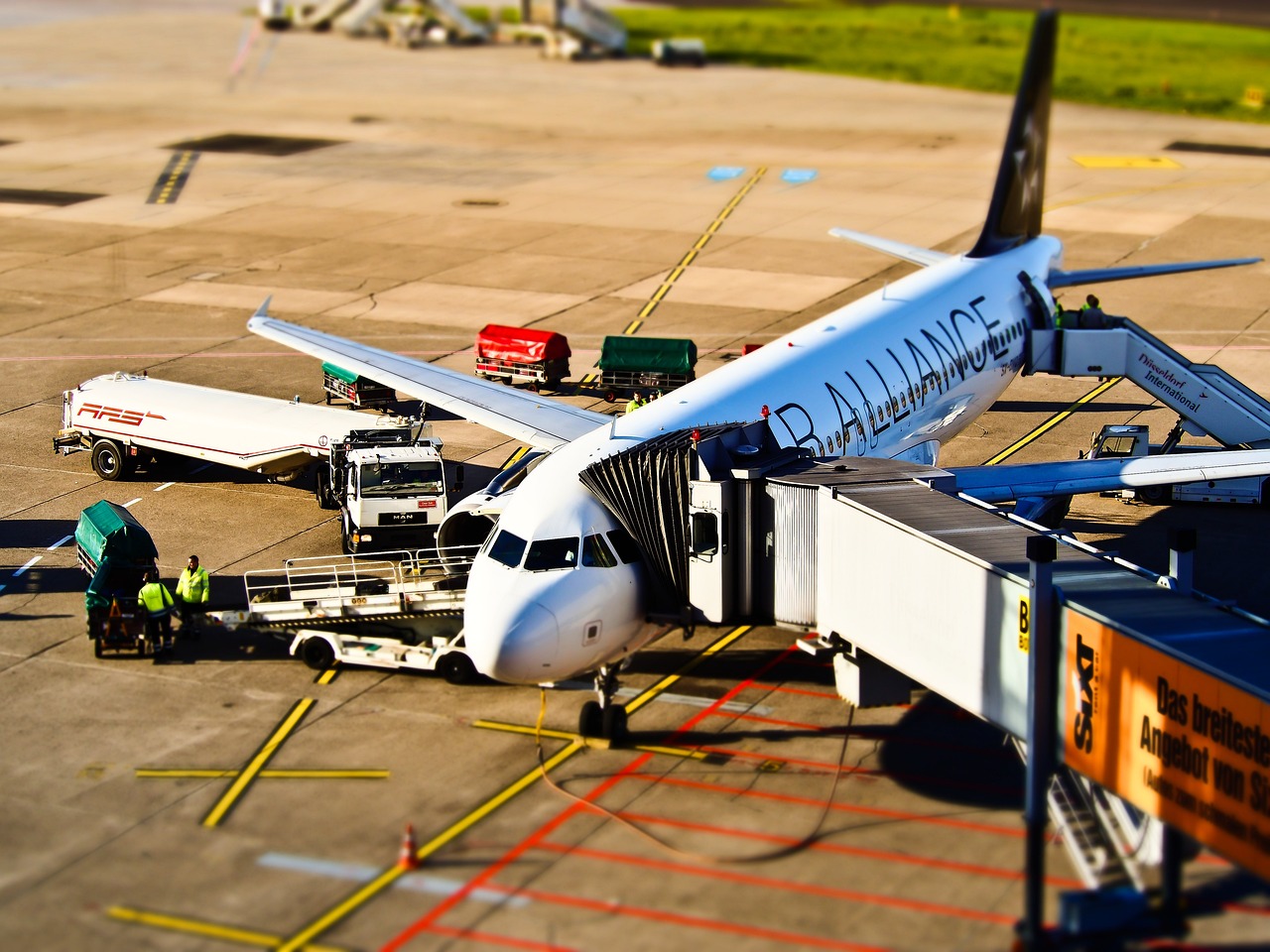 Japan Airlines and Bridgestone Expand Tire Wear Prediction Technology to Large Jet Aircraft