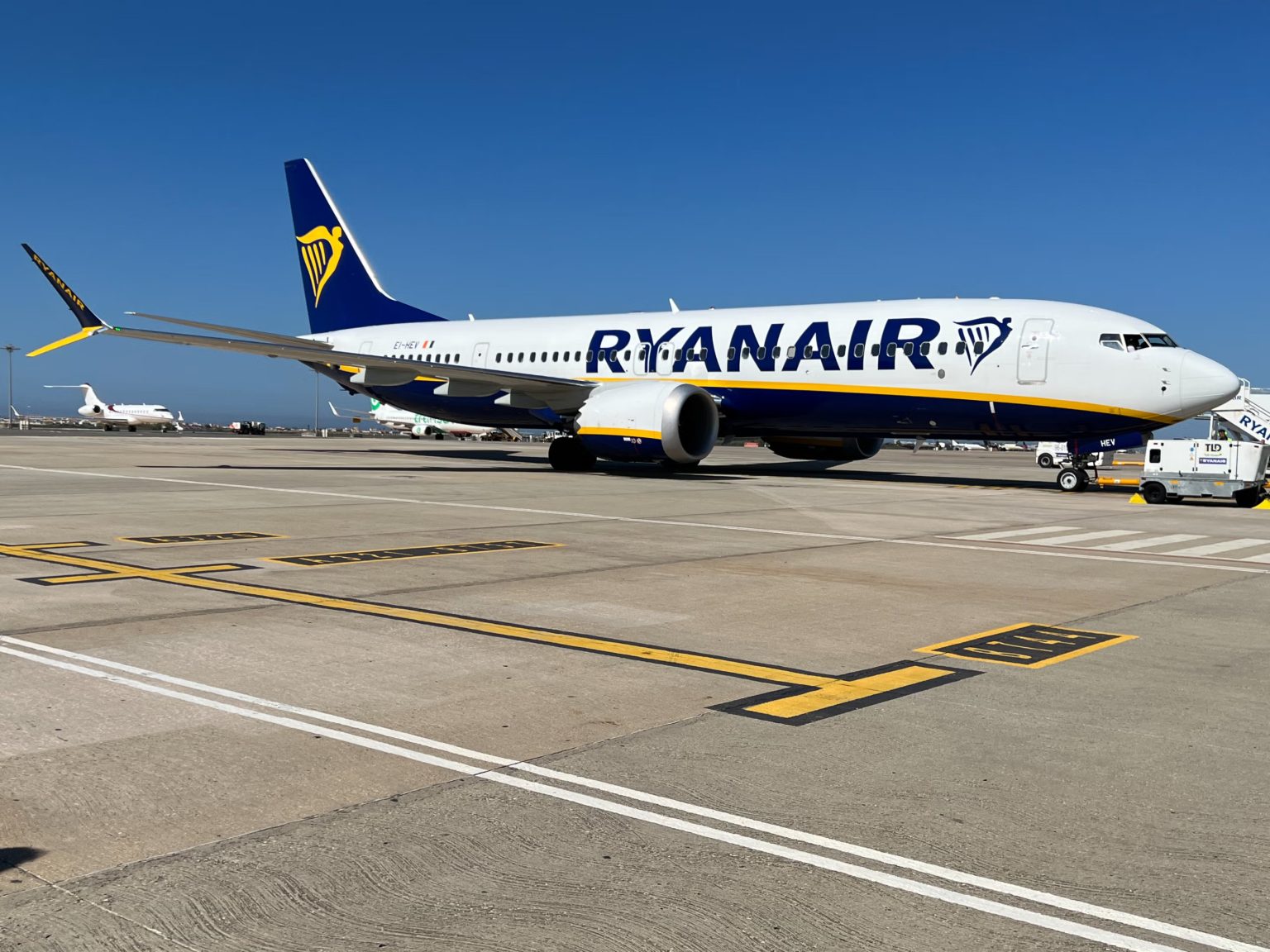 Ryanair criticized for imposing a £110 fee on senior citizens for printing boarding passes