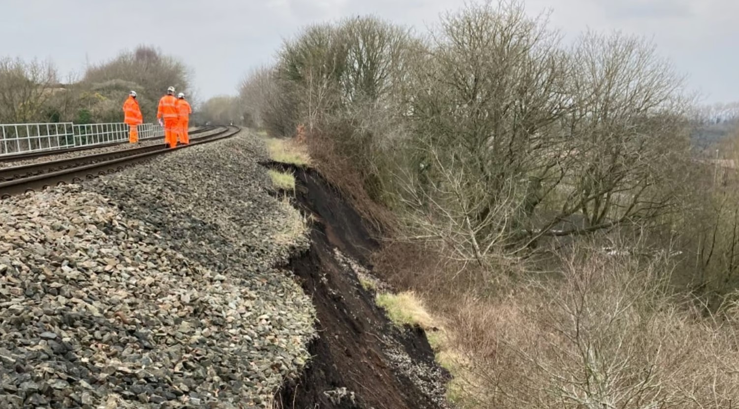 Landslip Closes Wolverhampton-Shrewsbury Railway, Urgent Repairs Underway